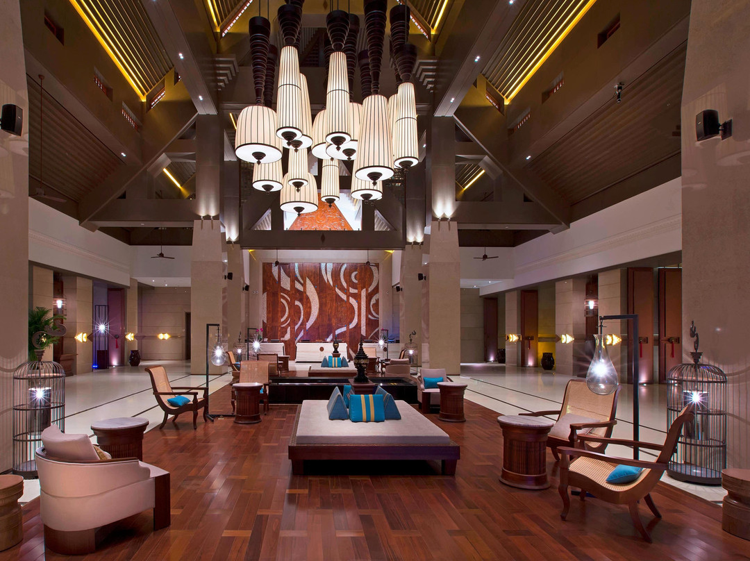 西双版纳云投喜来登大酒店主图