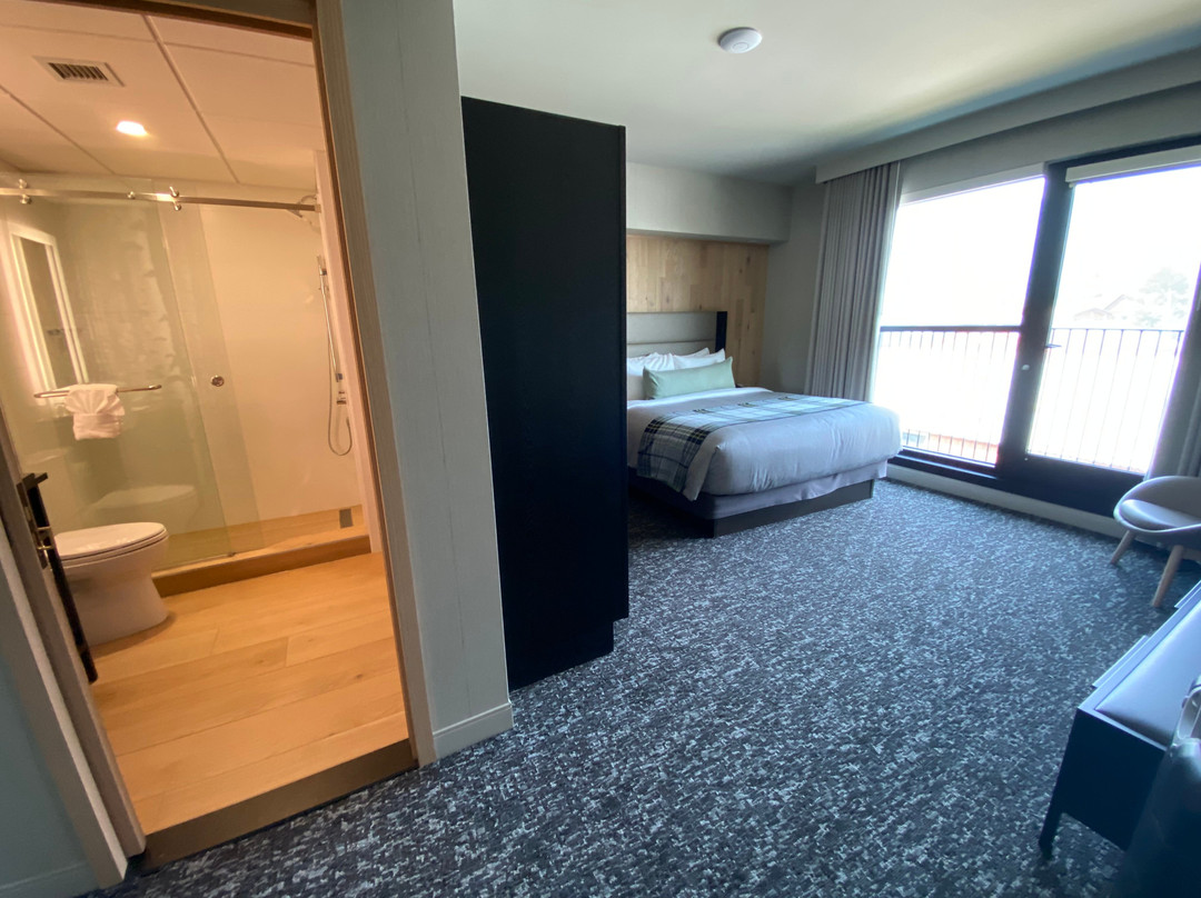 Peaks Hotel and Suites主图