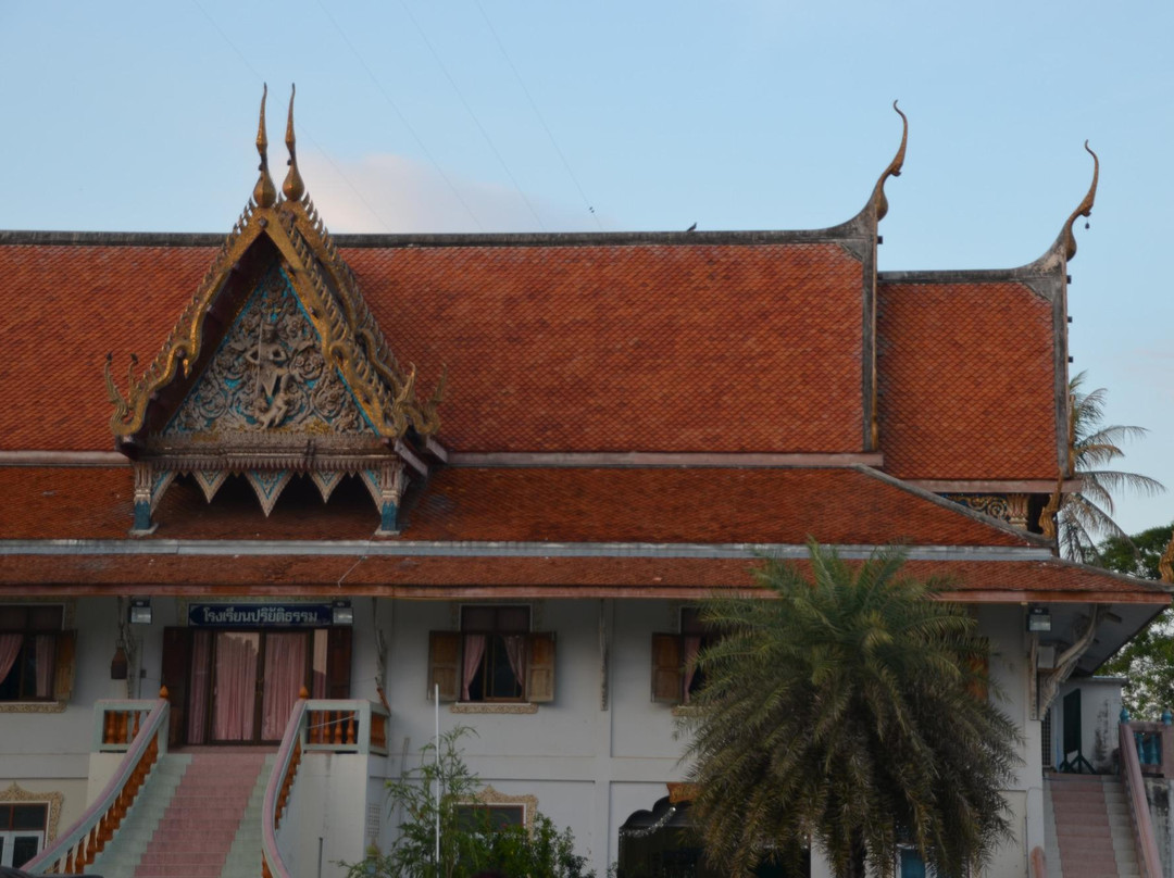 Wat Kuiburi景点图片
