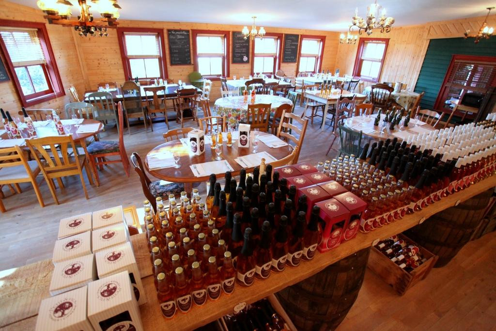 Vergers Petit et Fils-Mont-Saint-Hilaire必去景点