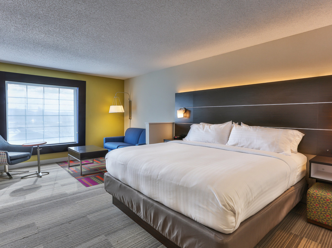 Holiday Inn Express & Suites Reading Airport, an IHG hotel主图
