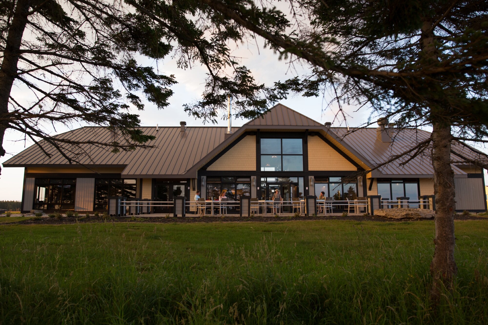 Auberge Port-Menier-官方