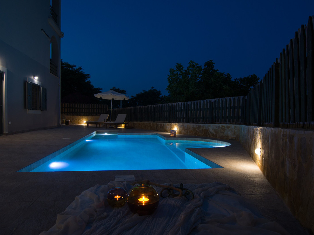 Golden Coast Boutique - Luxury Living