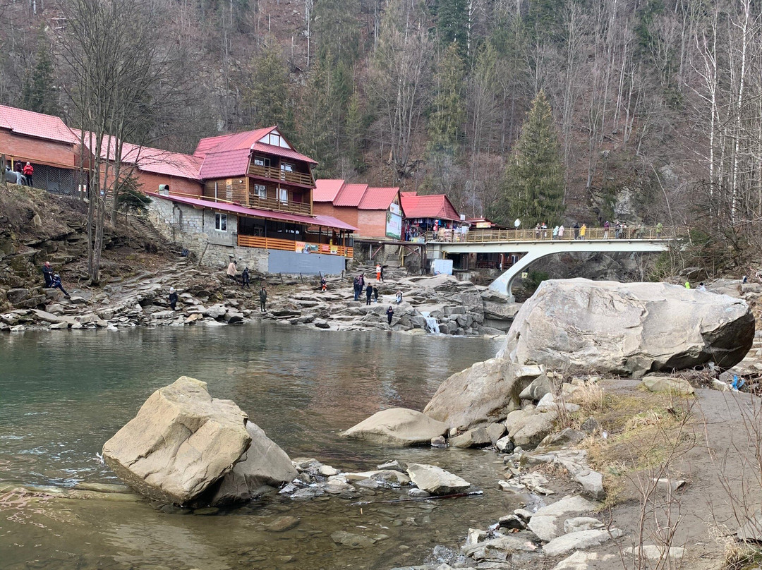 Probiy Waterfall-Yaremche必去景点