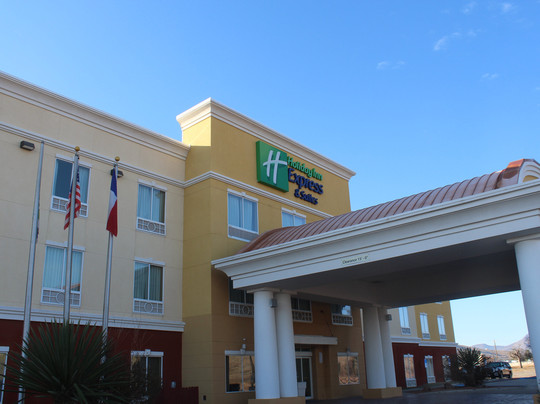 Holiday Inn Express & Suites Alpine Southeast By IHG主图