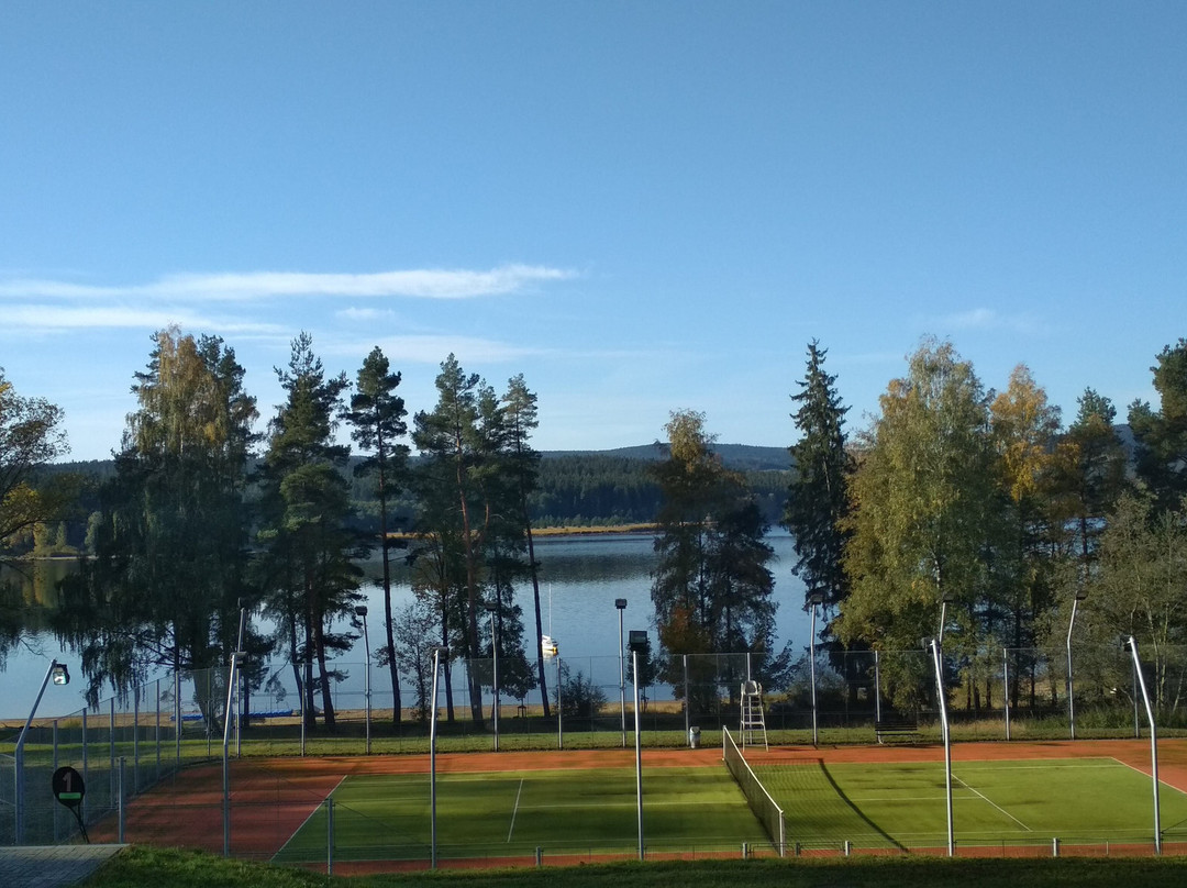 EA湖畔酒店主图