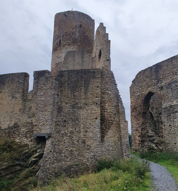 Löwenburg und Philippsburg-Monreal必去景点