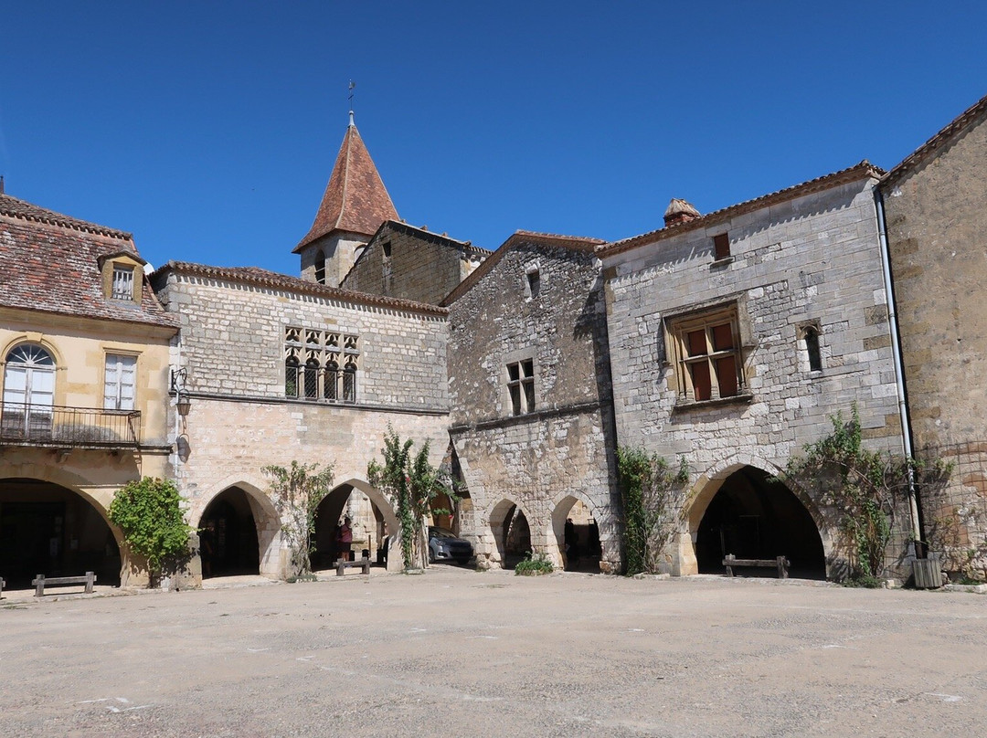 Place des Cornieres, Monpazier景点图片