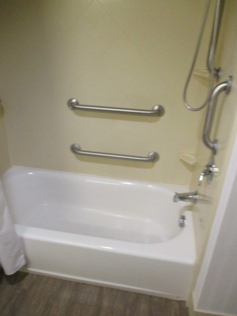 Hampton Inn Charlotte-Belmont at Montcross-浴室
