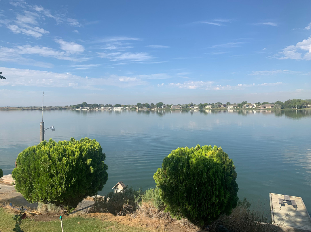 Lakeshore Inn Water Front主图