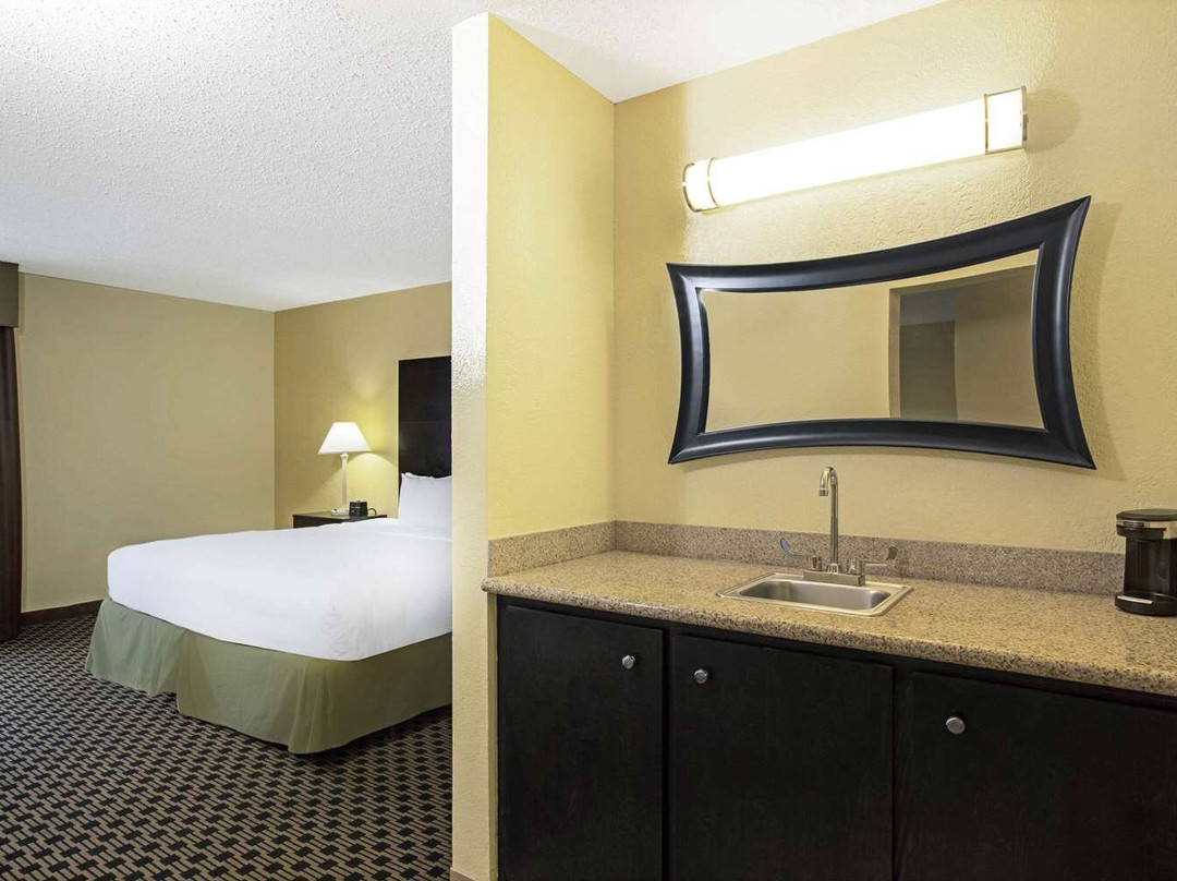 La Quinta Inn & Suites By Wyndham Salina主图