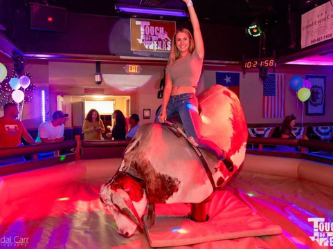 Touch of Texas-Bunker Hill必去景点