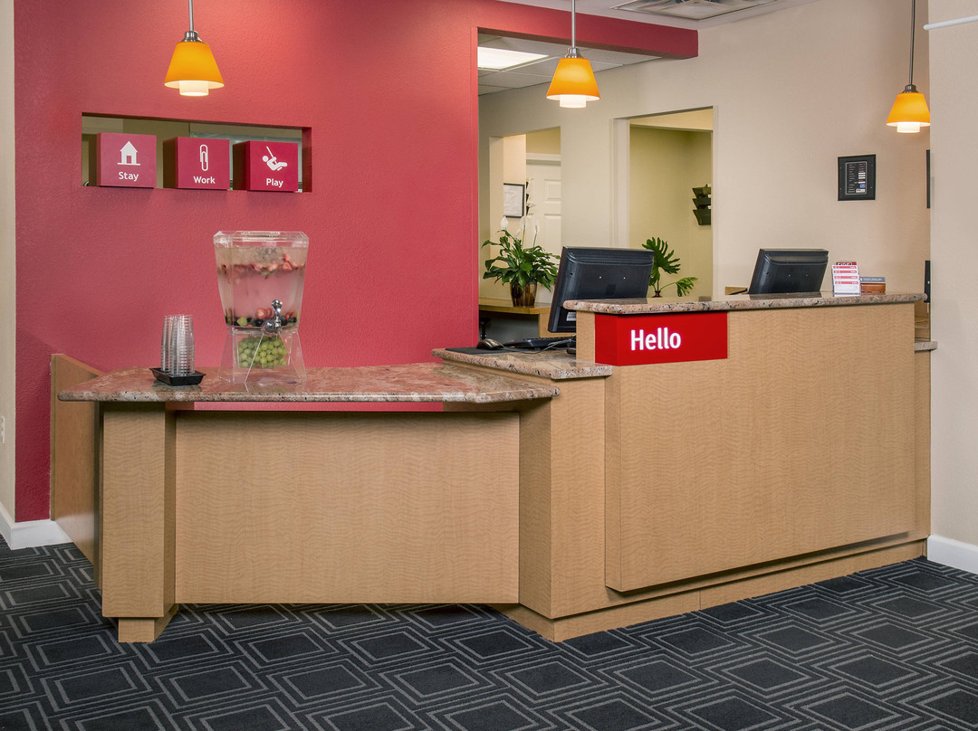 克林顿安德鲁斯空军基地广场套房酒店主图