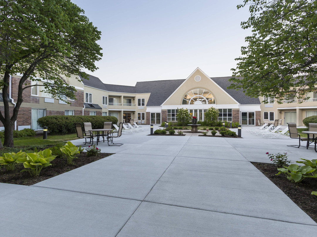 布法罗格罗夫温德姆花园酒店主图