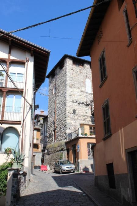 Torre degli Alghisi-洛韦雷必去景点
