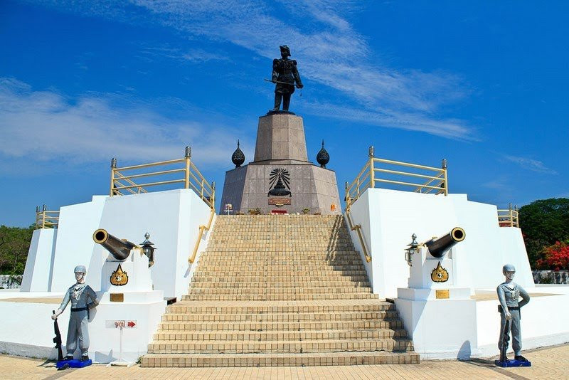Pom Phra Chulachomklao-帕沙姆佛塔必去景点