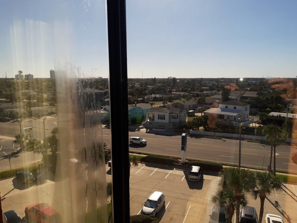 Tropical Winds Oceanfront Hotel主图