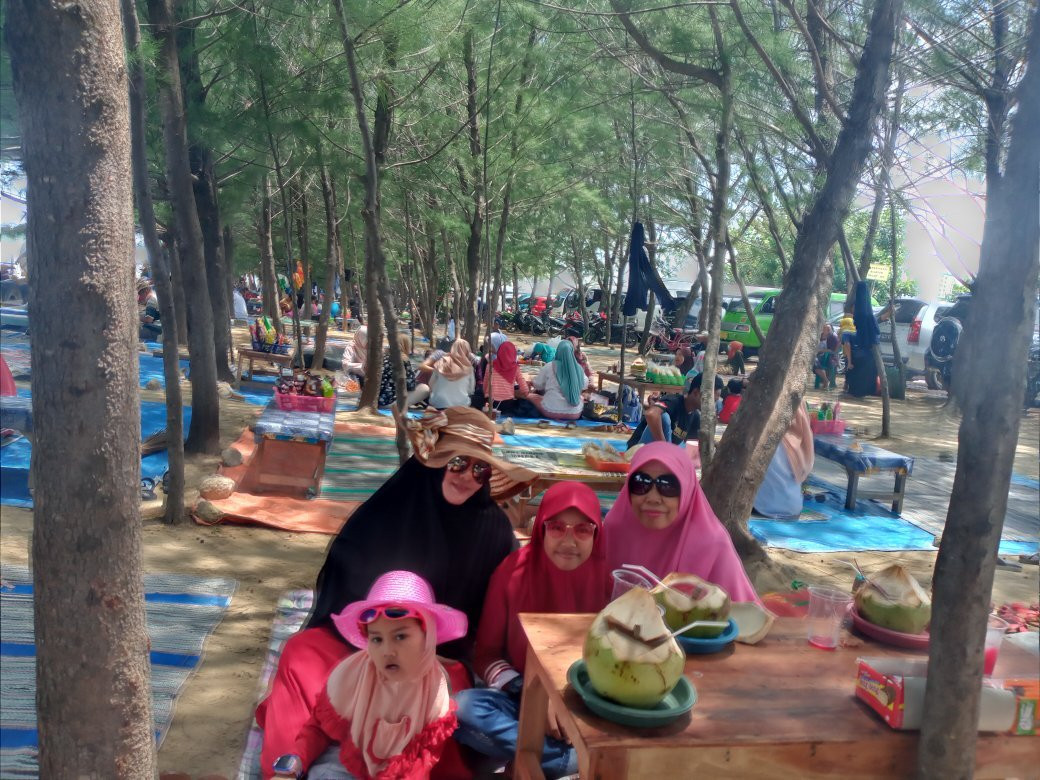 Karang Jahe Beach景点图片