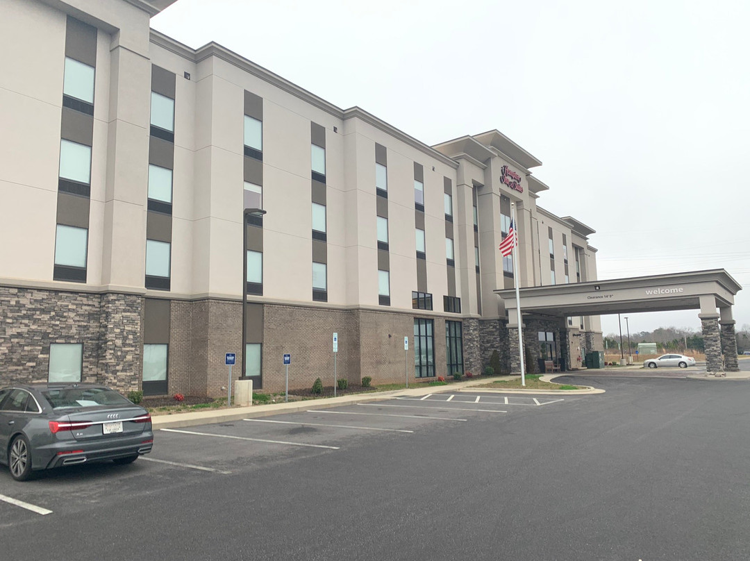 Hampton Inn & Suites Forest City主图