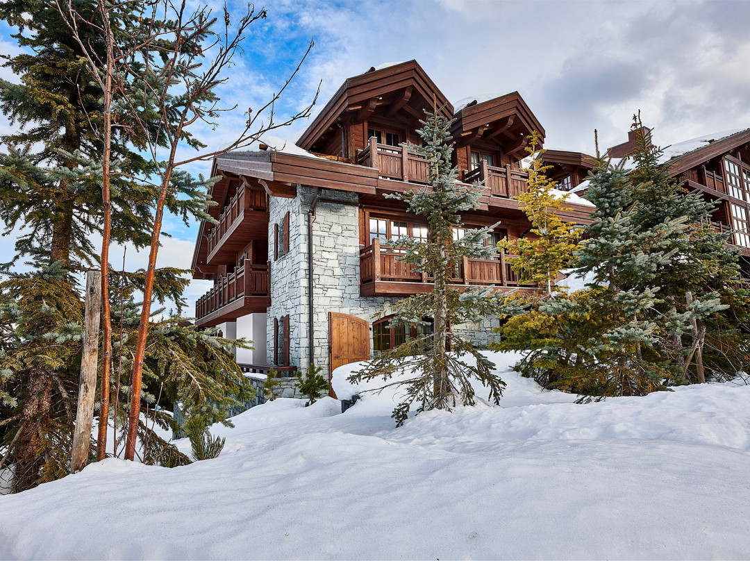 高雪维尔雪峰酒店主图