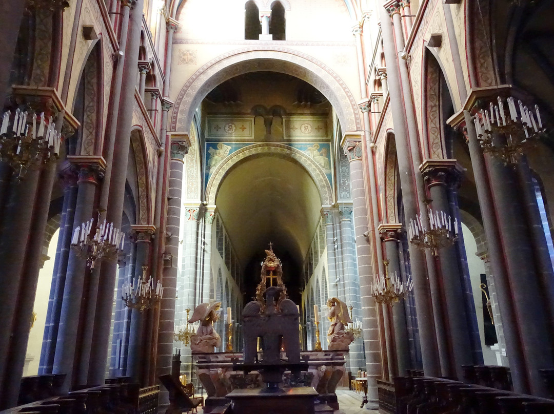 Basilique Saint-Amable景点图片