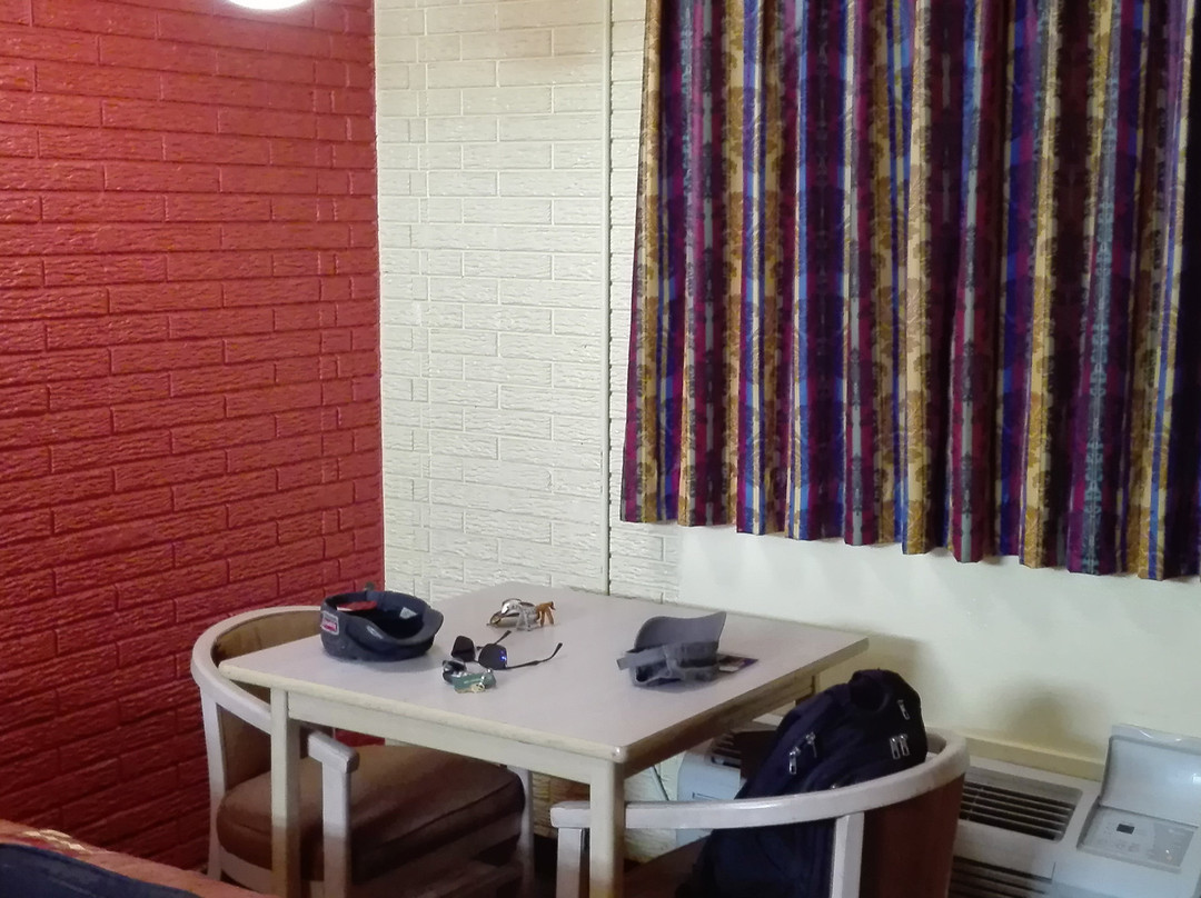 Economy Inn Farmington主图