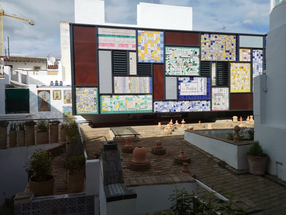 Hotel Triana Montalvan主图