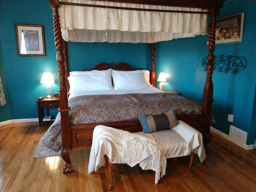 Always A Holiday主图