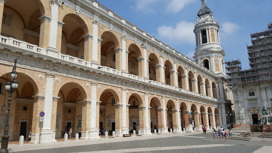 Piazza della Madonna景点图片