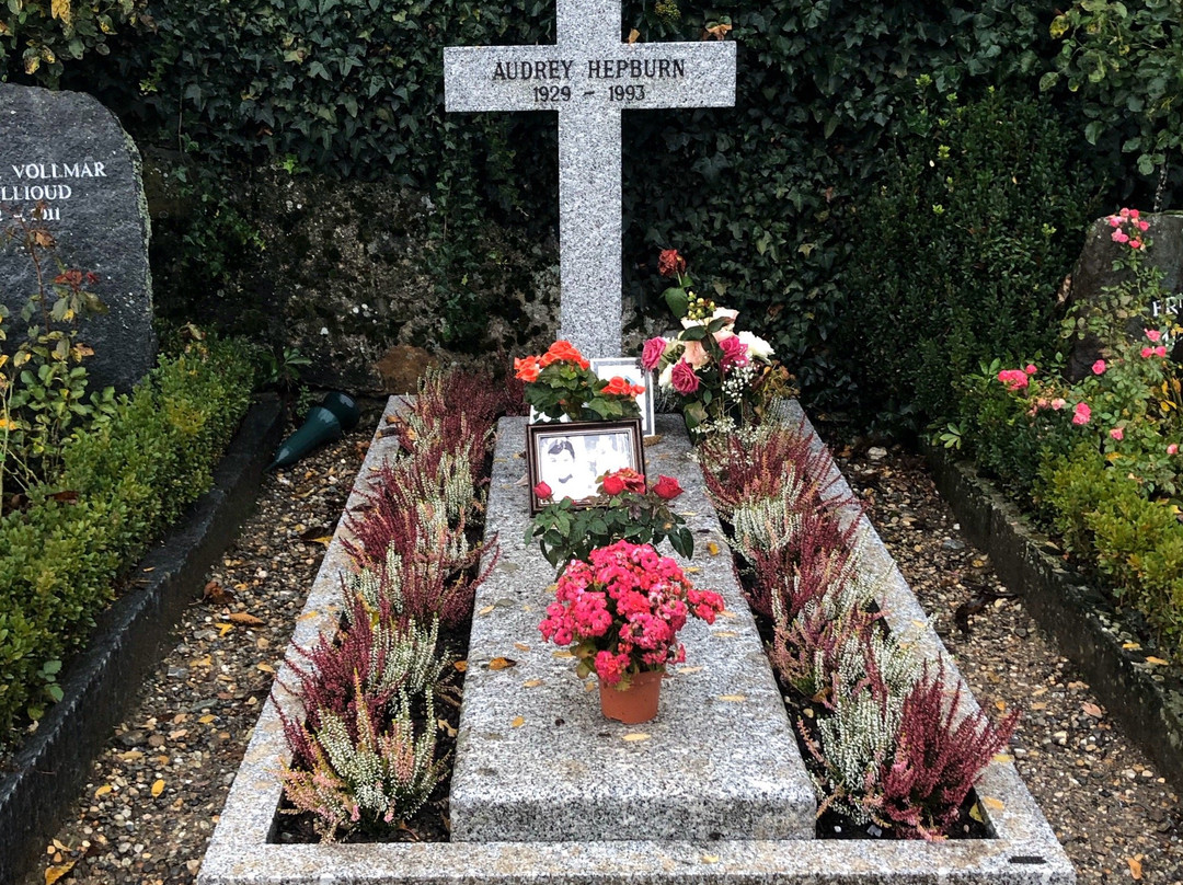 Audrey Hepburn's Grave-Tolochenaz必去景点