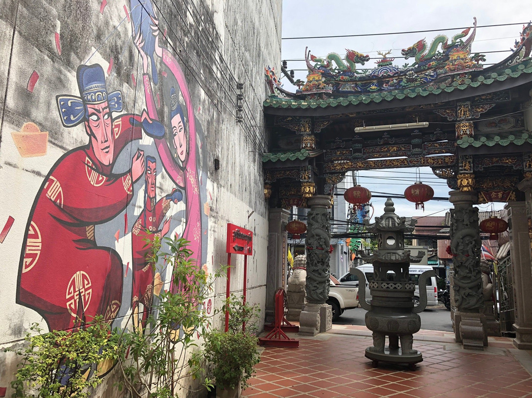 Put Cho Shrine-Talat Nuea必去景点