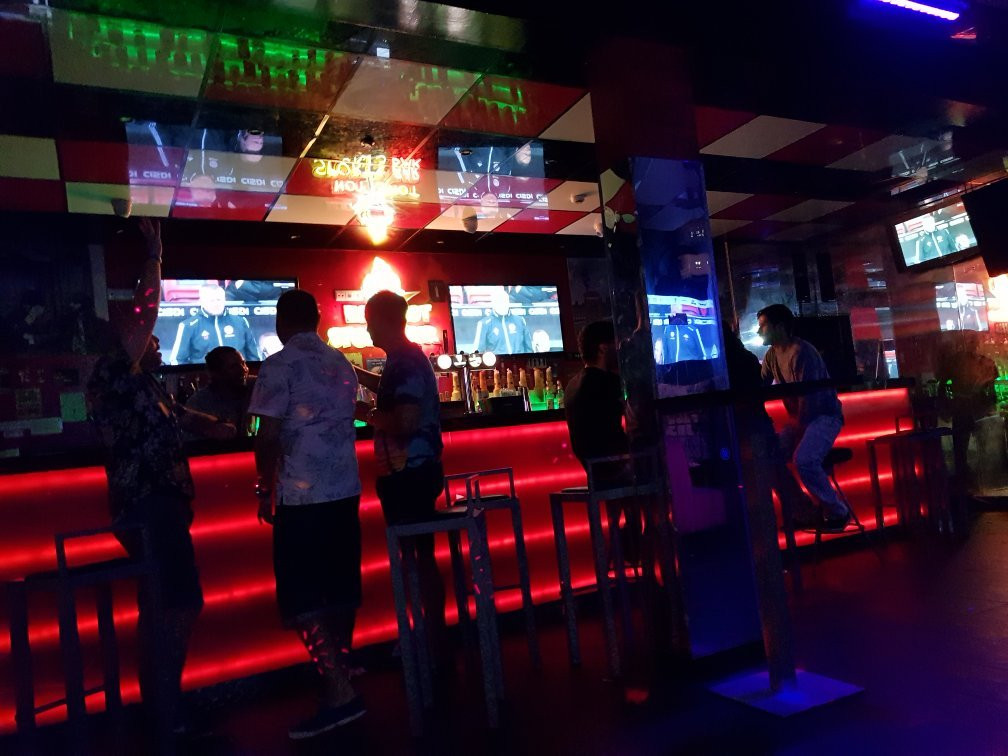 Hot Shot Sports Bar景点图片