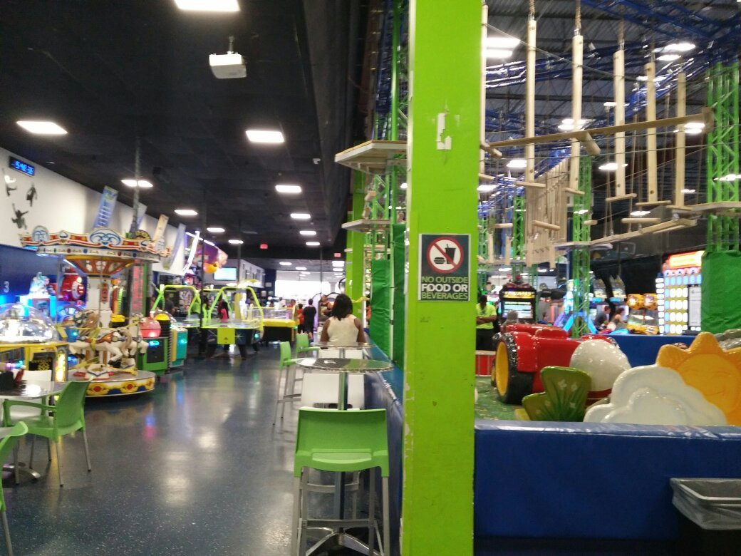 North Lauderdale旅游景点-Off the Wall Gamezone