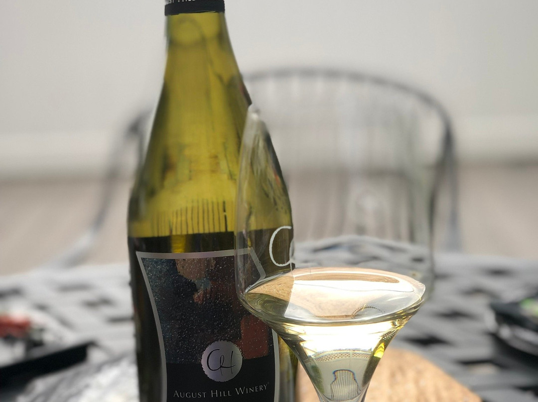 August Hill Winery & Illinois Sparkling Co. Tasting Room-尤蒂卡必去景点