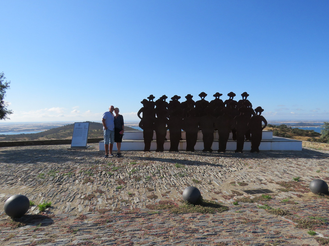 Monumento de Homenagem ao Cante Alentejano-蒙萨拉斯必去景点