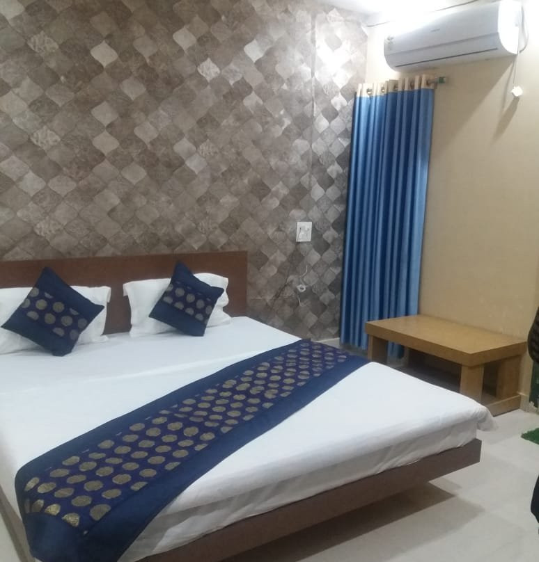 Hotel Basant Palace