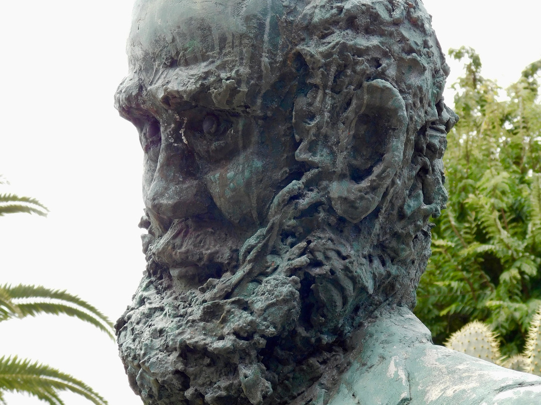 Monumento Darwin-阿约拉港必去景点