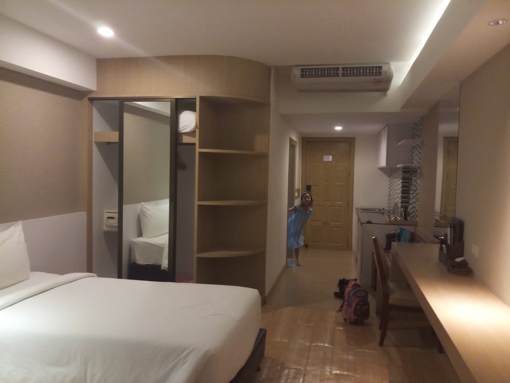 罗勇金色城市酒店主图