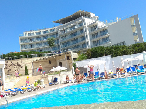 月光全包大酒店主图