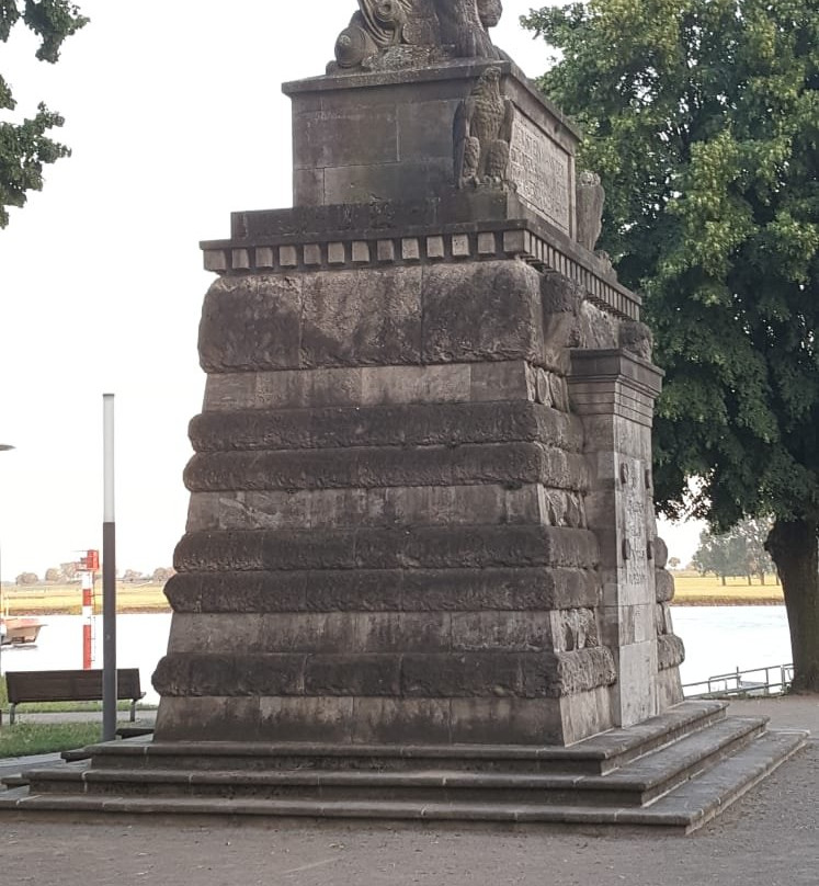 Kriegerdenkmal-Emmerich必去景点