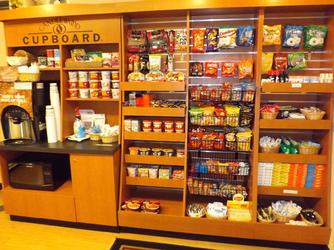 恩波里亚烛木套房酒店主图