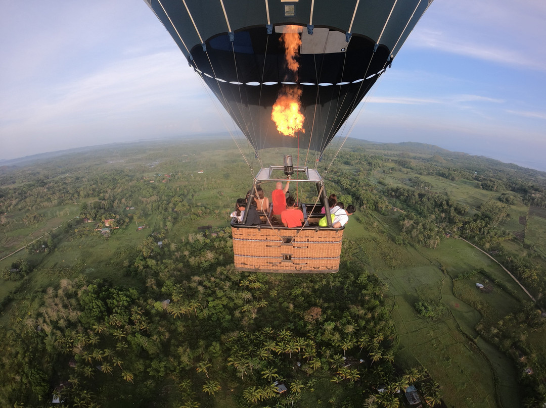 Sky's the Limit Hot Air Balloon Rides景点图片