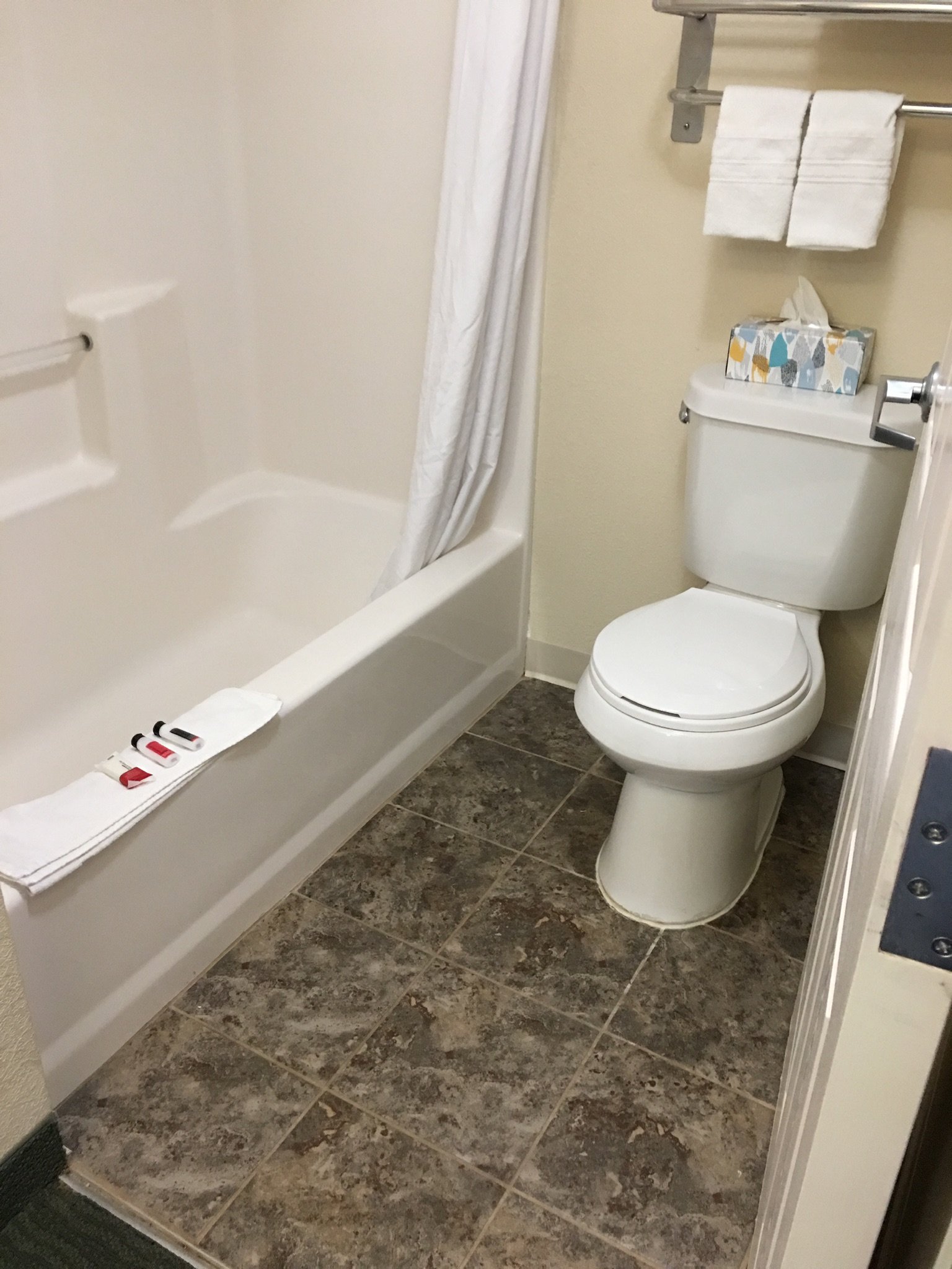Baymont by Wyndham Wichita East-浴室
