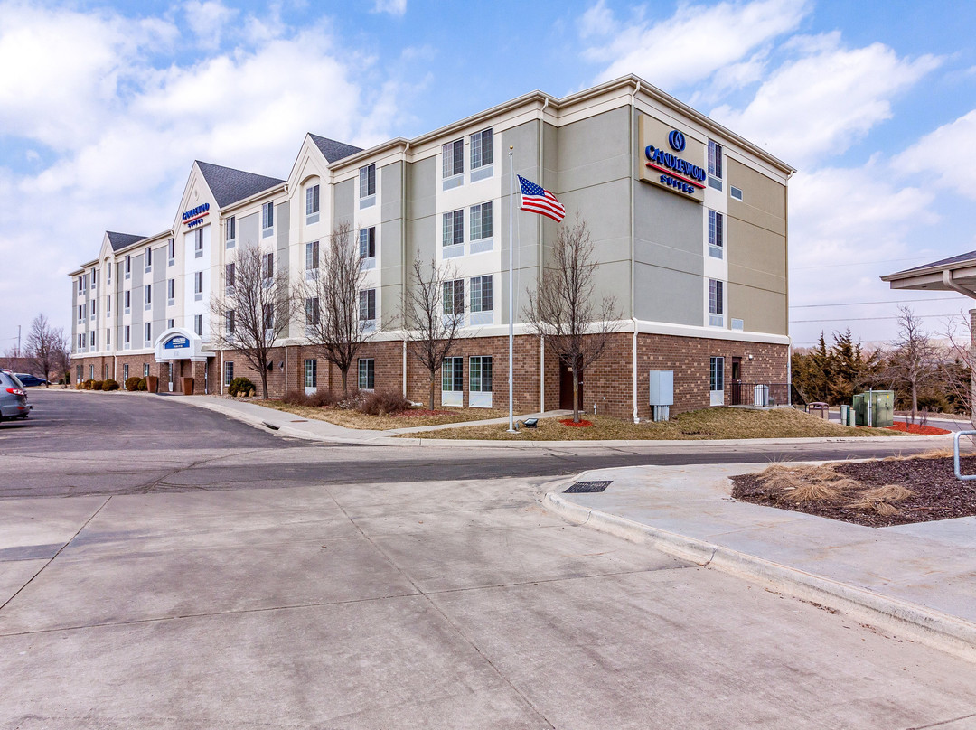 林肯烛木套房酒店主图