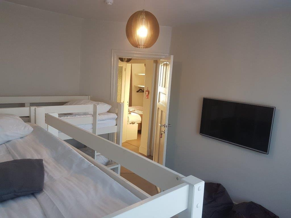B&B Charles Cabour主图
