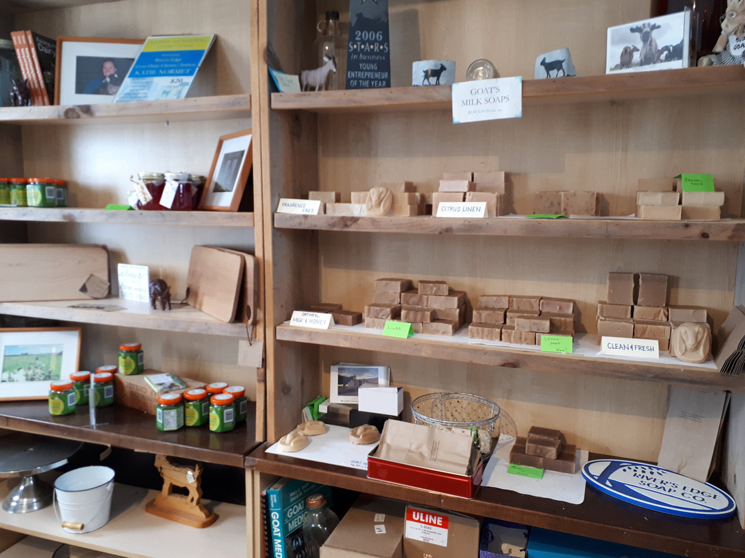 River's Edge Goat Dairy-Arthur必去景点