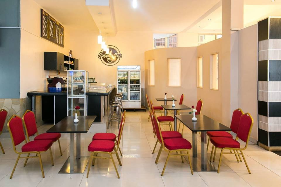 The Coconut Grill Hotel主图