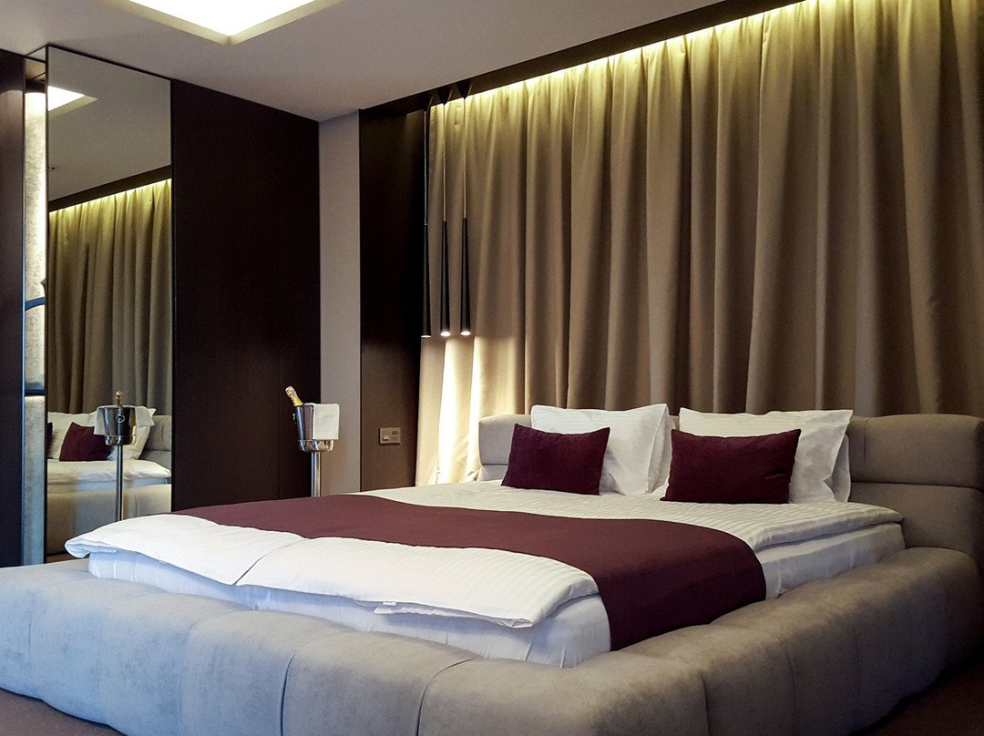 Riverside Hotel主图