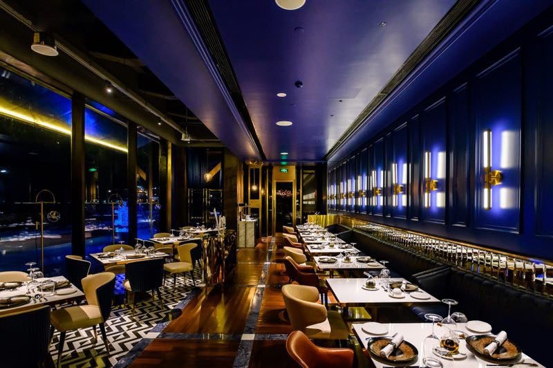 Large Eight Italy Lounge Restaurant