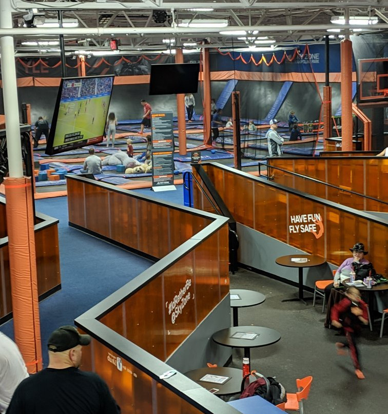 Sky Zone Trampoline Park景点图片